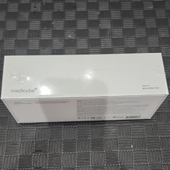 Medicube Other - Medicube AGE-R Booster Pro White - Sealed
